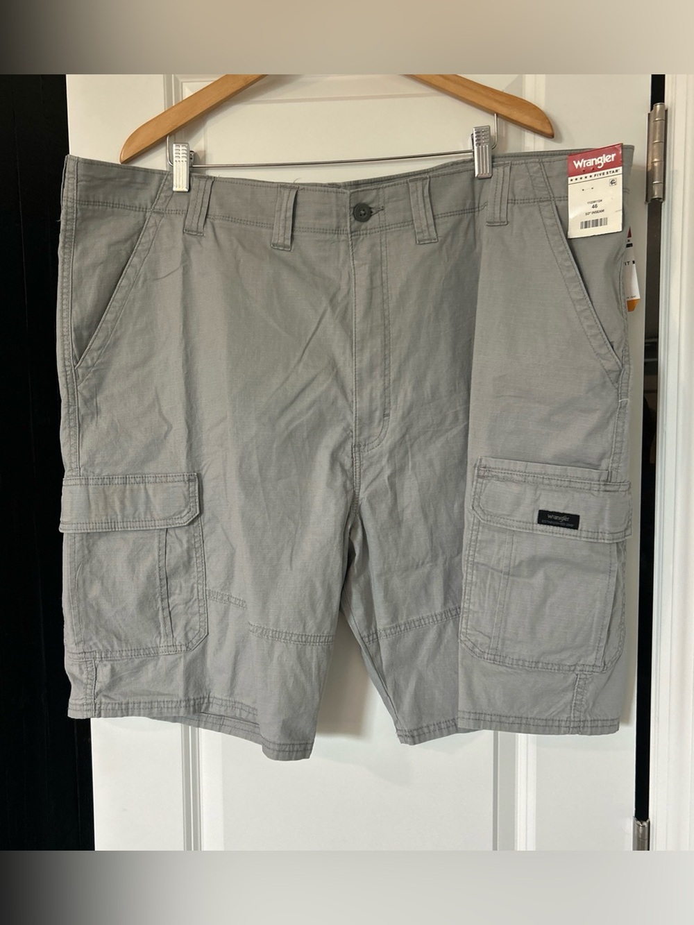 Wrangler Men's Cargo Shorts- Gray-NWT-Size 46- 10” Inseam-Relaxed Fit